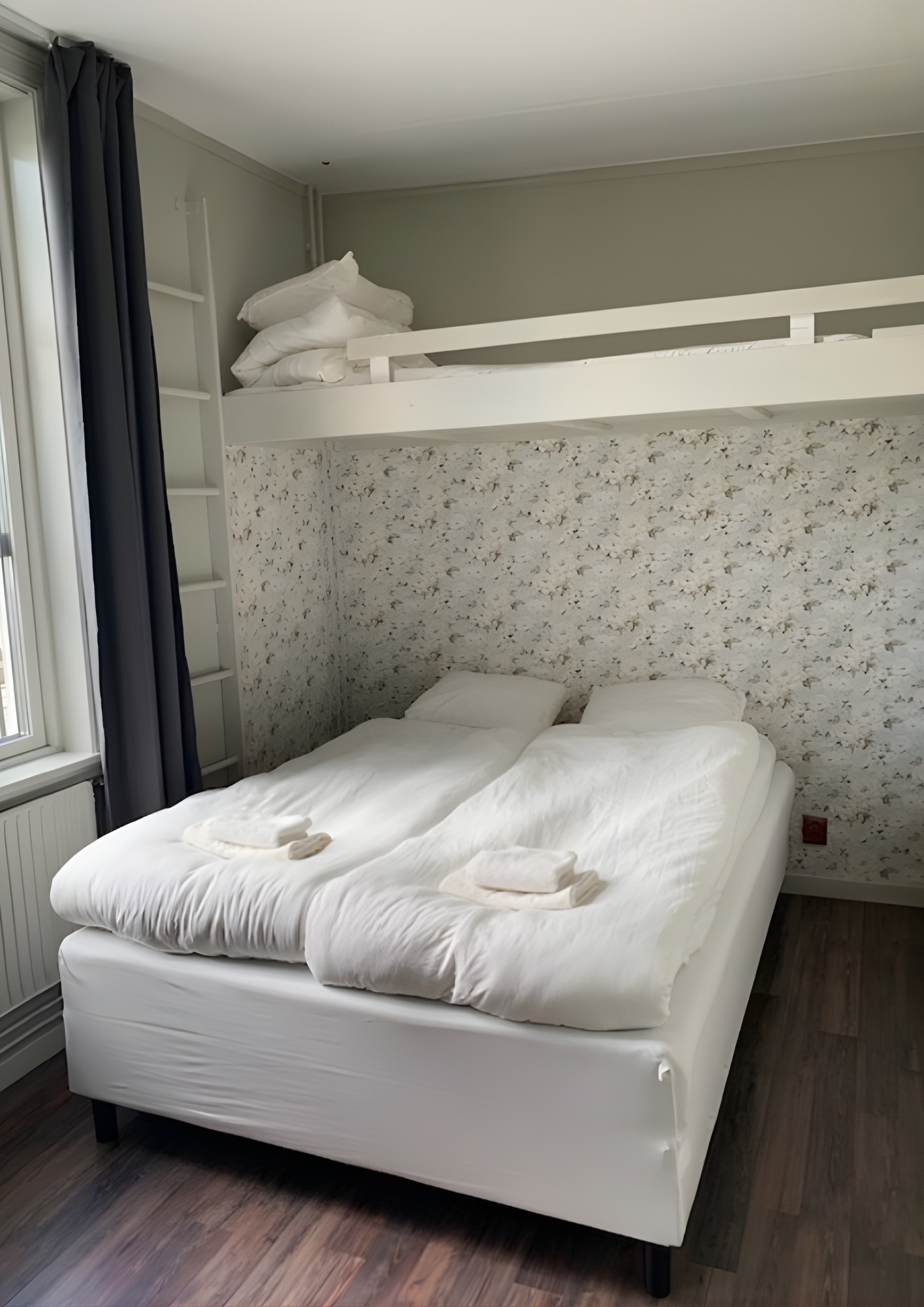 Bekvämt dubbelrum med två sängar och utsikt över Bohus fästning - från 950 SEK